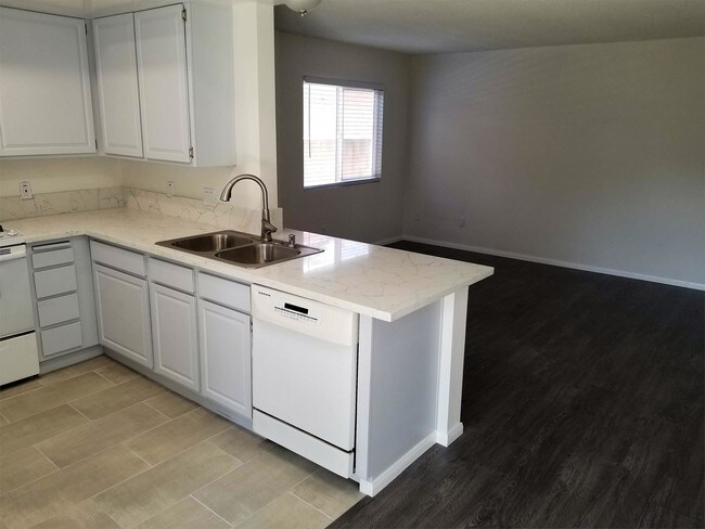 Building Photo - 5420 Lorenza Ct