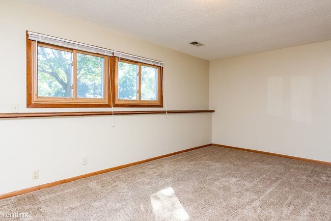 Foto del edificio - 4 br, 2 bath House - 11983 Winnetka Avenue N