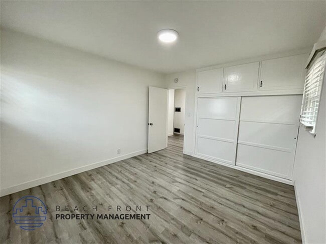 Building Photo - 313 Calle Miramar