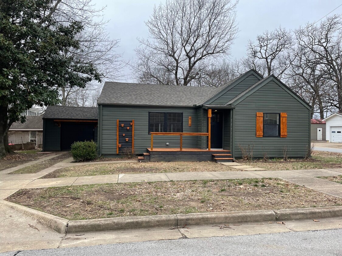 610 N Wright St, Siloam Springs, AR 72761 House for Rent in Siloam