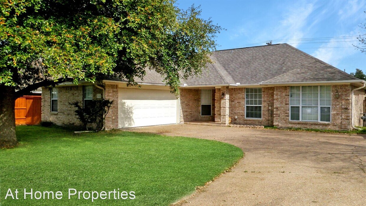 4 br, 2 bath House 602 Coachlight House Rental in College Station