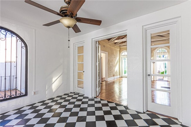 Building Photo - 1220 SE 2nd St