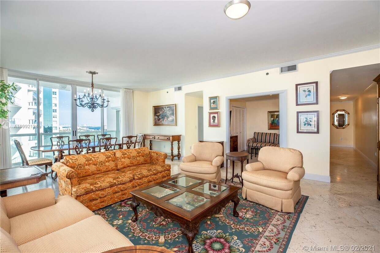 Primary Photo - 2645 S Bayshore Dr