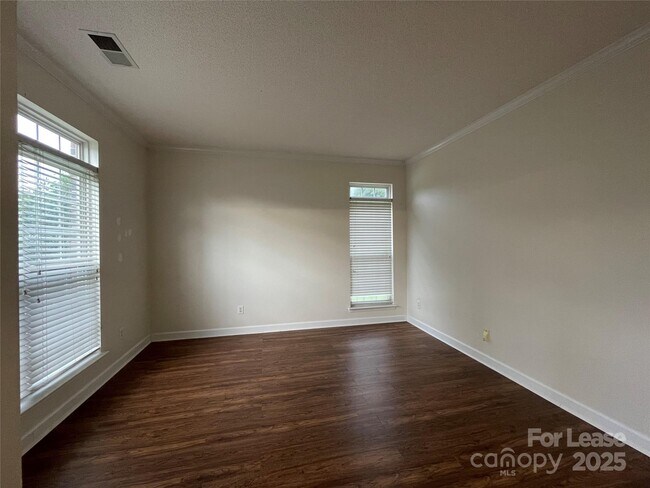 Building Photo - 5650 Berry Ridge Dr