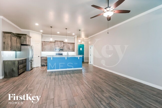 Building Photo - 8401 NW 160th Ct