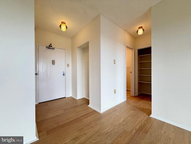 Foto del edificio - 4141 Henderson Rd