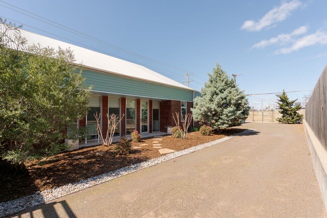 Building Photo - Modern Living + Downtown OKC + 3 bedrooms + 2 Car Garage