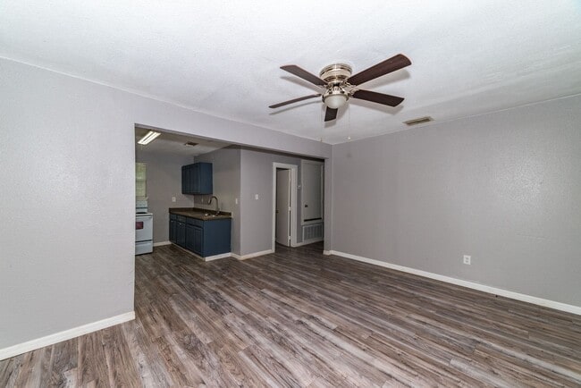 Building Photo - 3-BEDROOM GOVERNMENT HILL DUPLEX