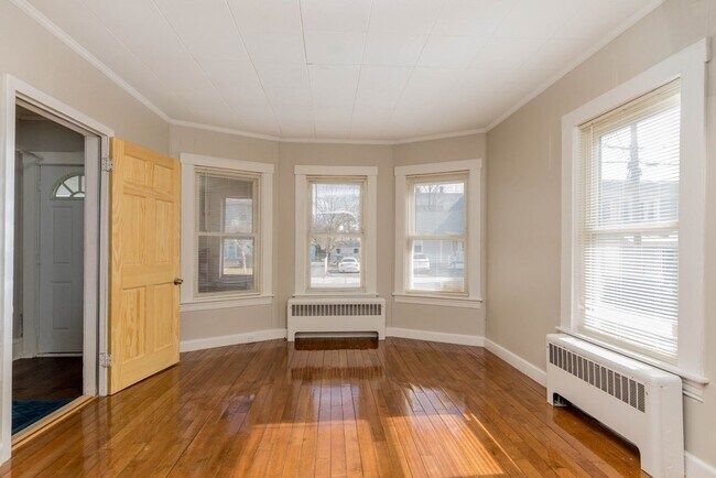 Building Photo - 131 5th St
