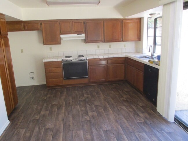 Building Photo - 3Bd/2.5Ba house in Shadowridge!