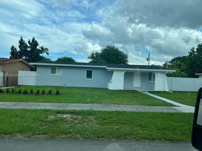 Primary Photo - 10020 SW 53rd St