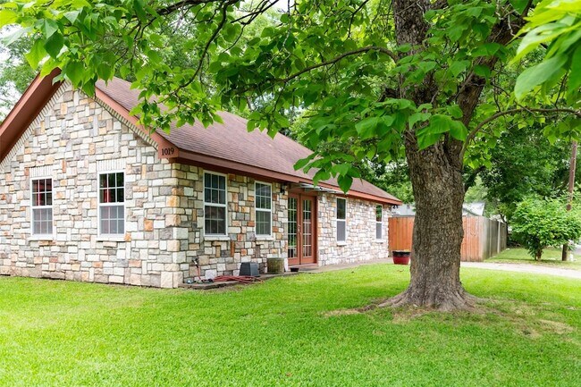 Foto del edificio - 1019 Pine St