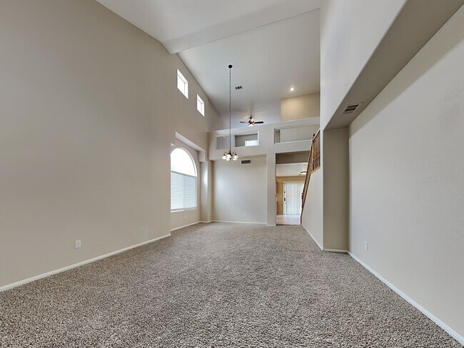 Building Photo - 10170 Splendor Ridge Ave