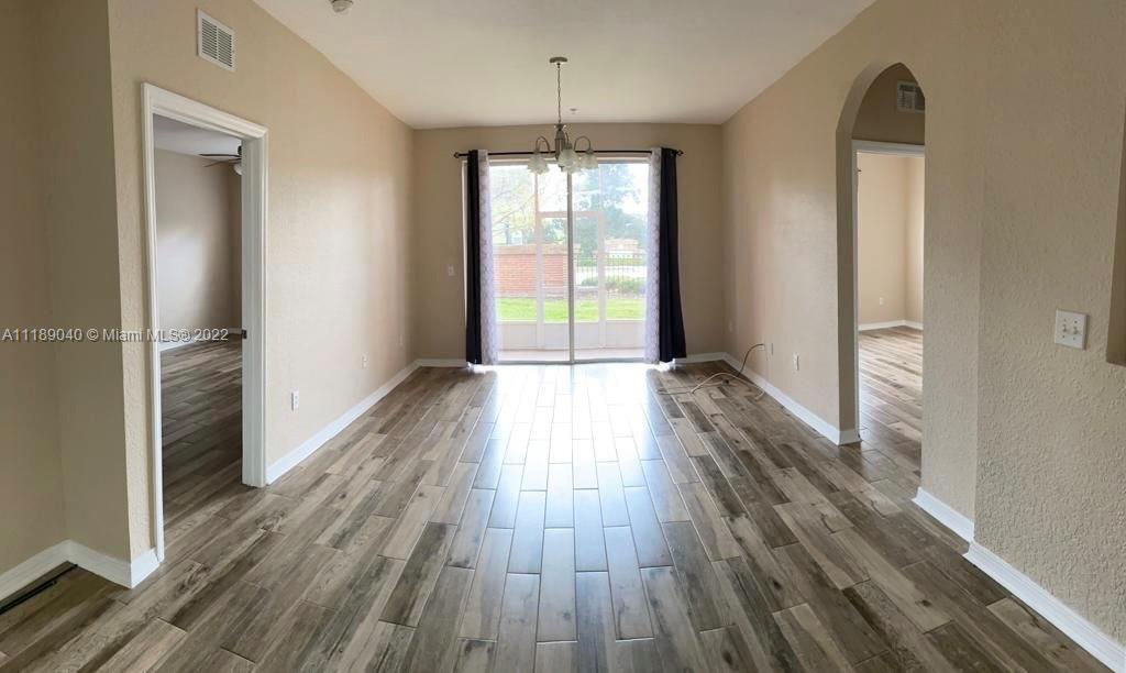 Foto principal - 8630 Buccilli Dr