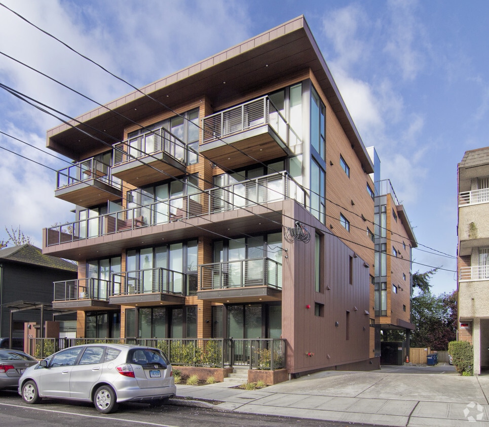 Building Photo - Sola 24