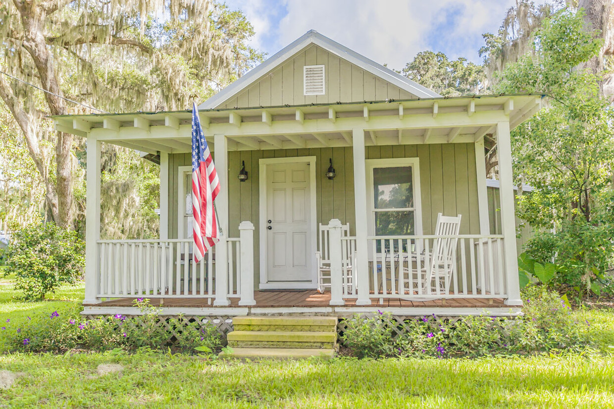 Primary Photo - 2BR/2BA Charming Home in Oxford