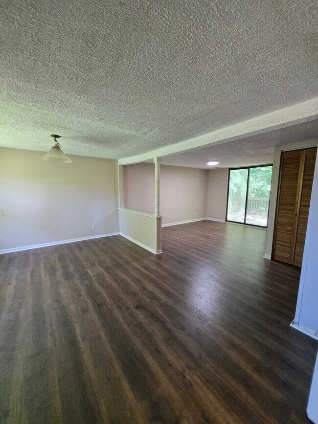 Foto del edificio - Charming 2-Bed Gem on Ashmore Ave