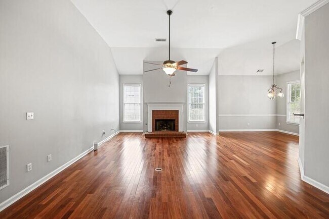 Foto del edificio - House 4 Beds 2 Baths