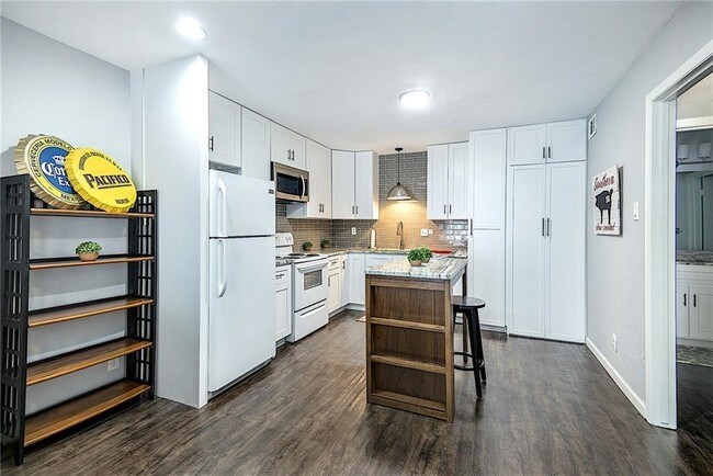 Foto del edificio - 5311 Fleetwood Oaks Ave
