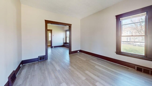 Building Photo - 798 E 157th St