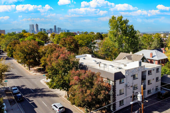 Exterior de la propiedad: ¡Cerca del centro de Denver! - Roman Villa Apartments