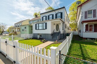 Building Photo - 109 Broadway