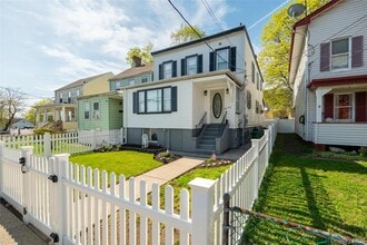 Building Photo - 109 Broadway