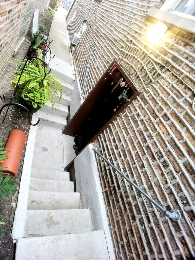 Foto del edificio - 3309 N Kildare Ave