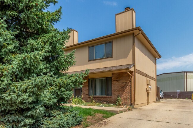 Building Photo - 1316 Holly Ave