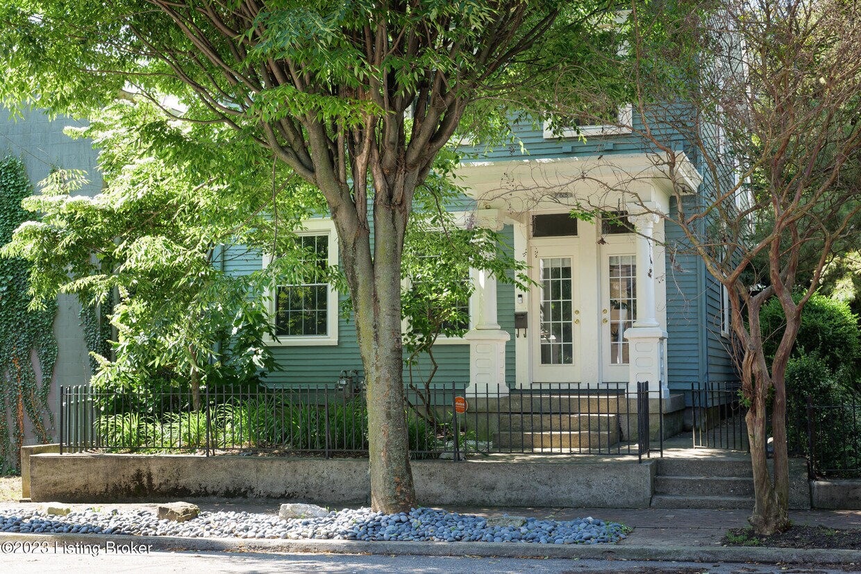 Primary Photo - 828 E Washington St