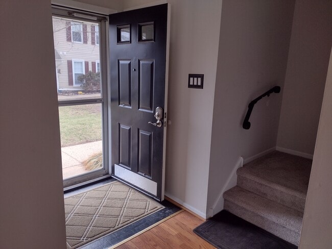 Foto del edificio - 83 Avon Ln