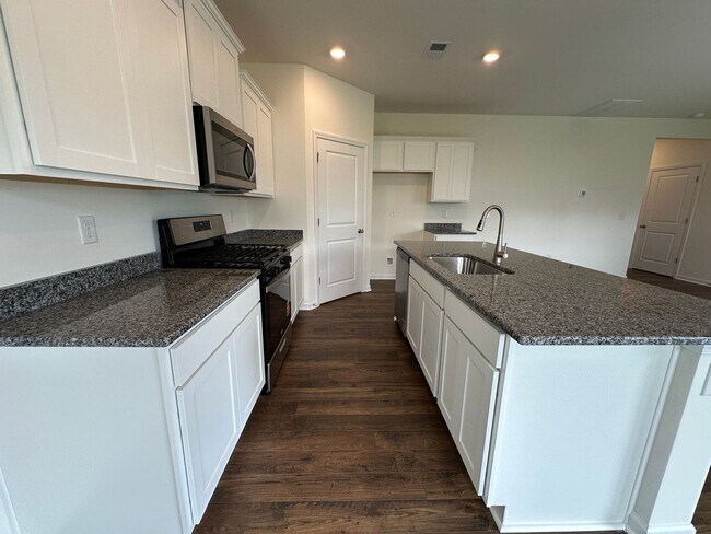 Foto del edificio - BRAND NEW 2026 Build! Modern Bungalow in the Heart of Maryville