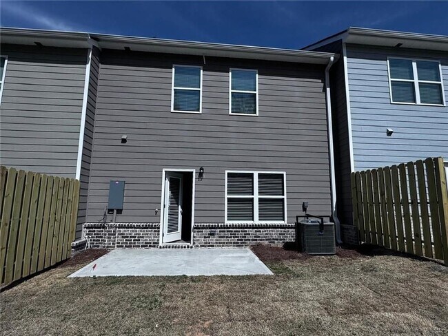 Foto del edificio - 2618 Swan Lake Dr SW