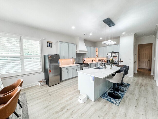 Foto del edificio - 669 Covington Walk Ln N