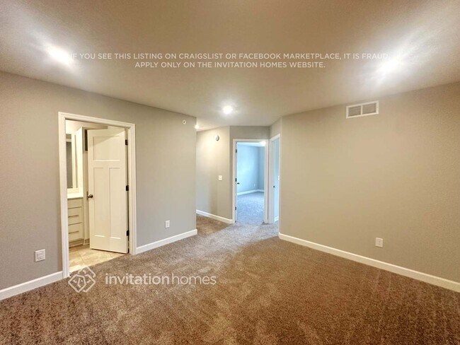 Building Photo - 10934 Glacier Ln N