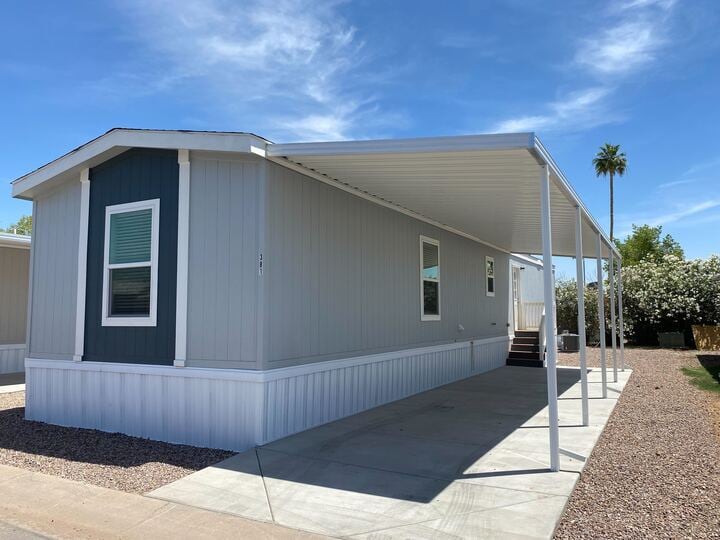 Primary Photo - 2060 N Center St