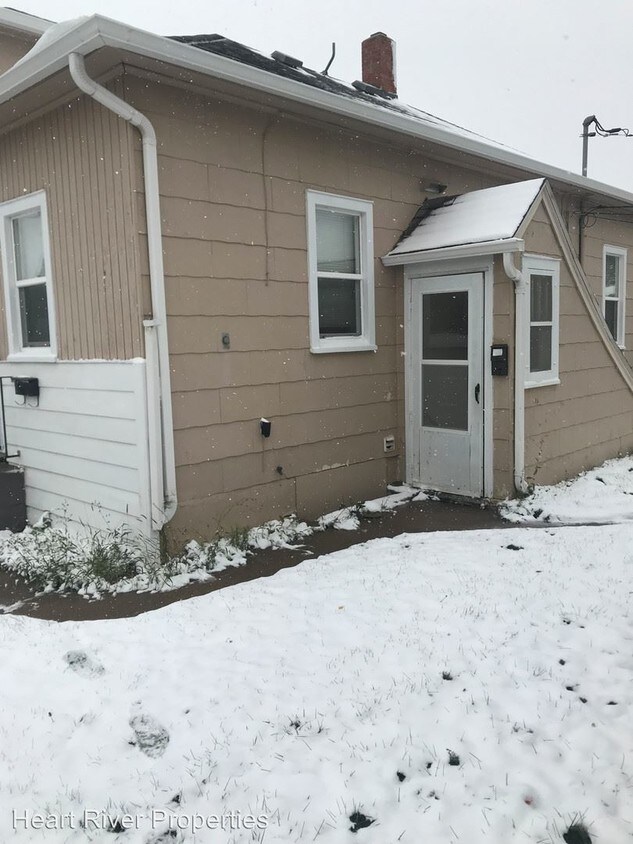 38 S Main Ave, Dickinson, ND 58601 Apartment for Rent in Dickinson