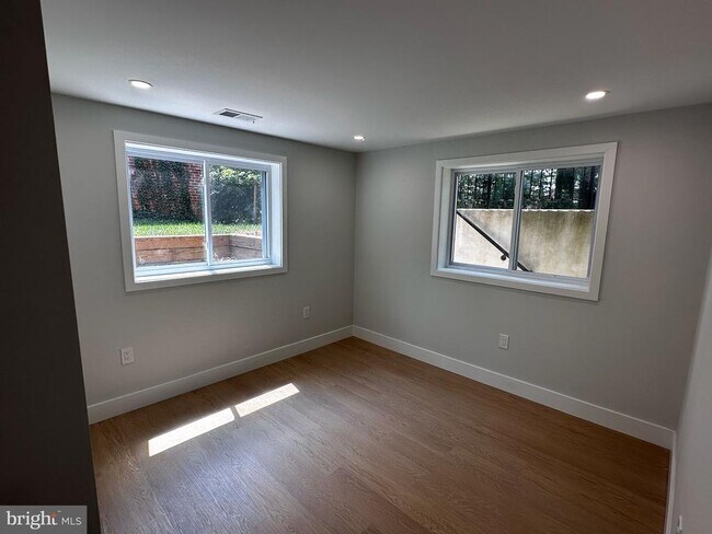 Foto del edificio - 7506 Wellesley Dr