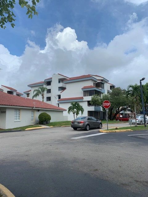 Verabella falls Condo's. - 8275 SW 152nd Ave