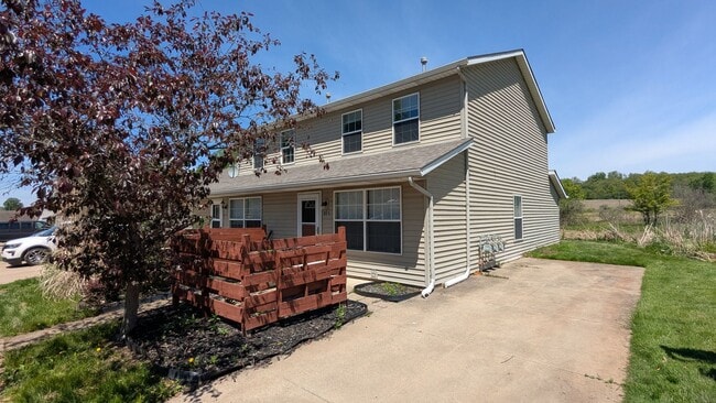 Building Photo - MN Cedar Village (861)