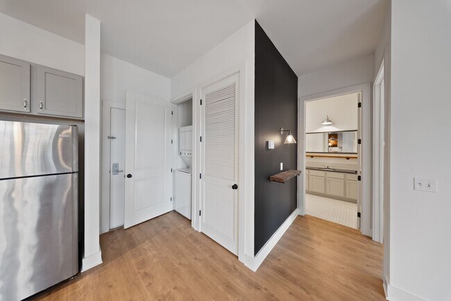 Foto del edificio - 2 Bedroom Condo Near LSU in a gated community