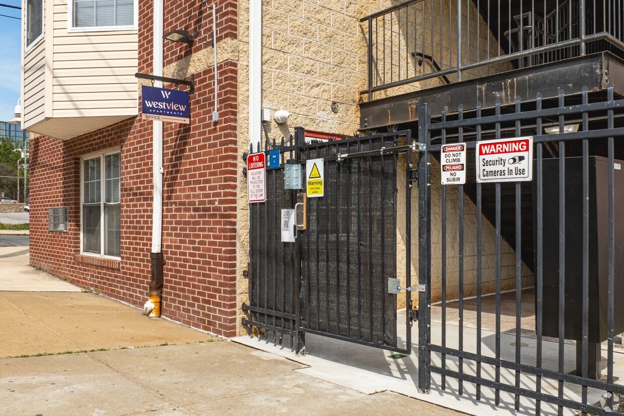 Foto del edificio - 225 W 4th St