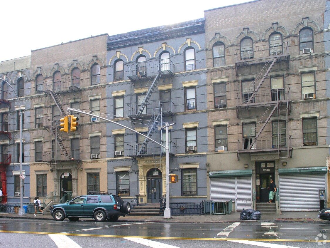 Foto del edificio - 1243 Webster Ave