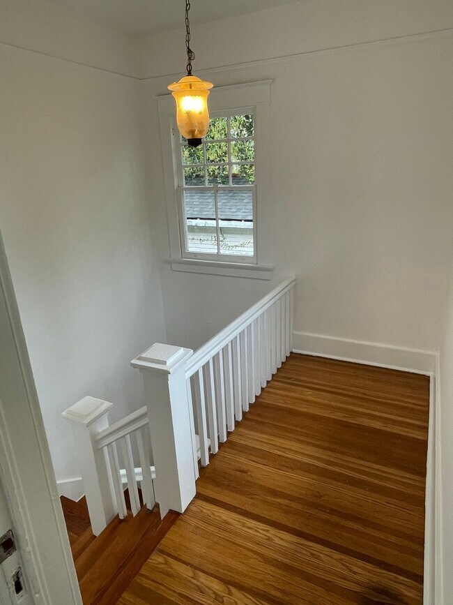 Foto del edificio - Huge 4BD/2.5BA with Sunroom and Backyard