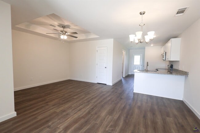 Building Photo - 601 Castle Ct
