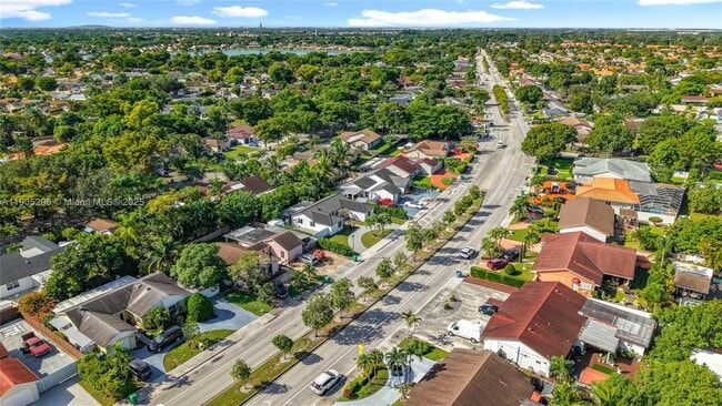 Foto del edificio - 5874 NW 199th St