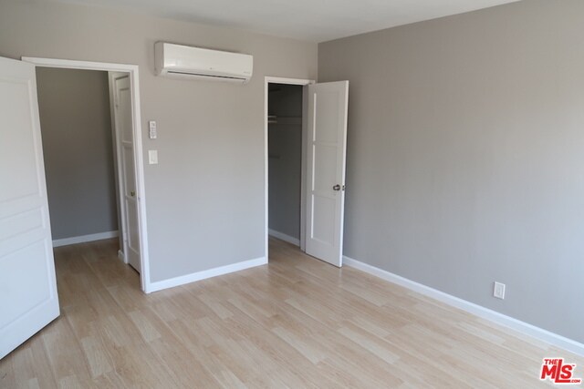 Building Photo - 473 Normandie Pl