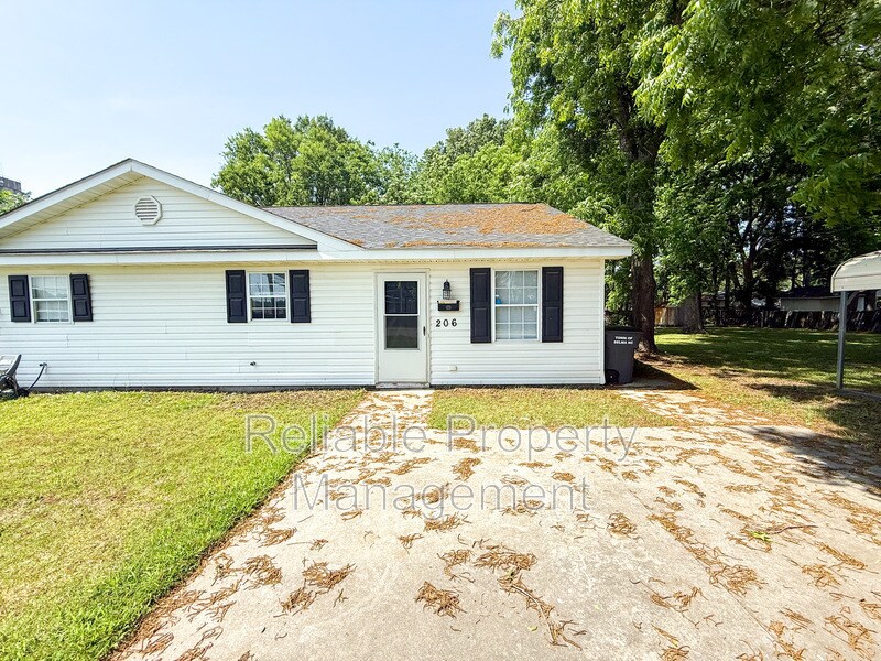 Foto principal - 206 E Watson St