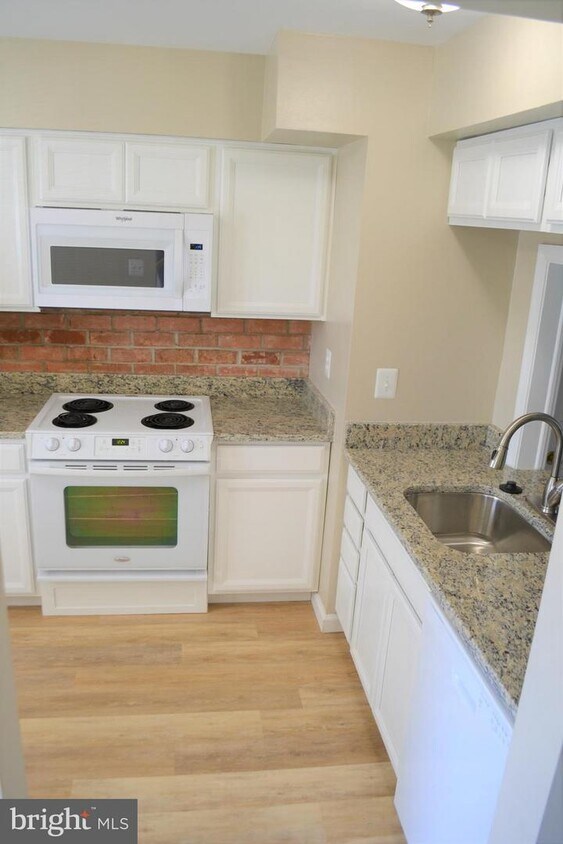 Foto principal - 8540 Milford Ct