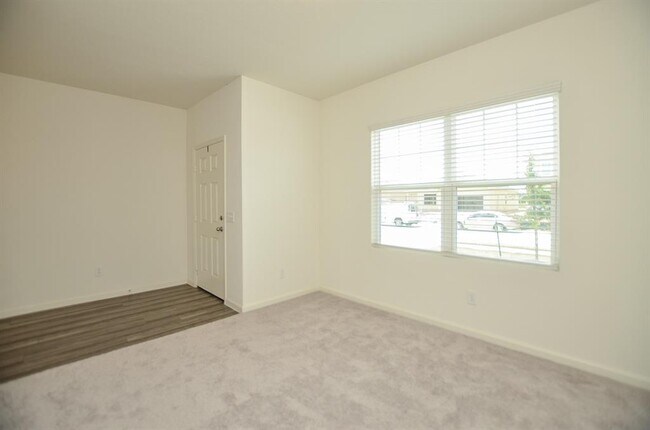 Foto del edificio - 1025 Long Bay Ct